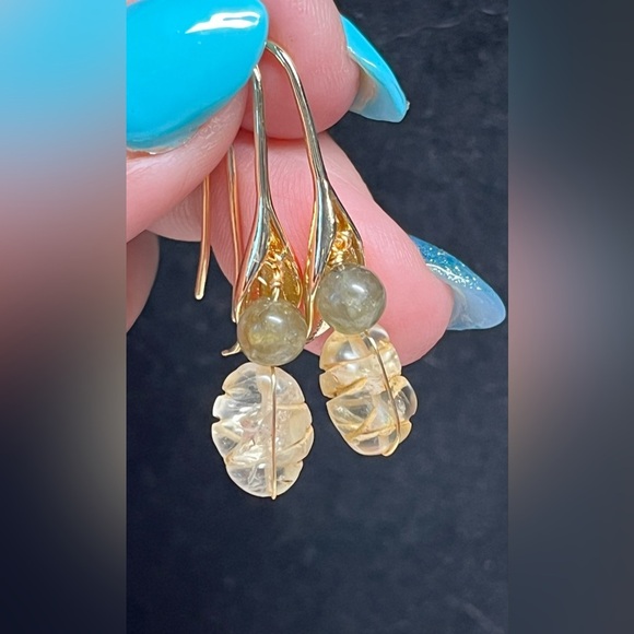 💋🎀genuine carved citrine and labradorite earrings with tulip wires-NWT - Picture 5 of 8
